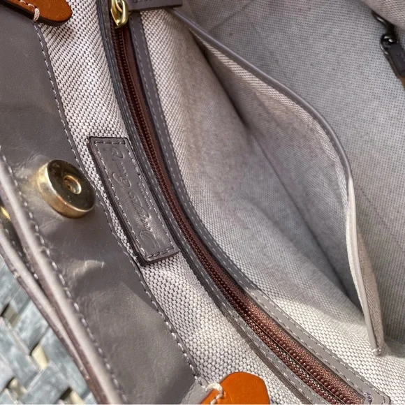❤️Dooney and Bourke EUC tote bag. - Picture 10 of 16